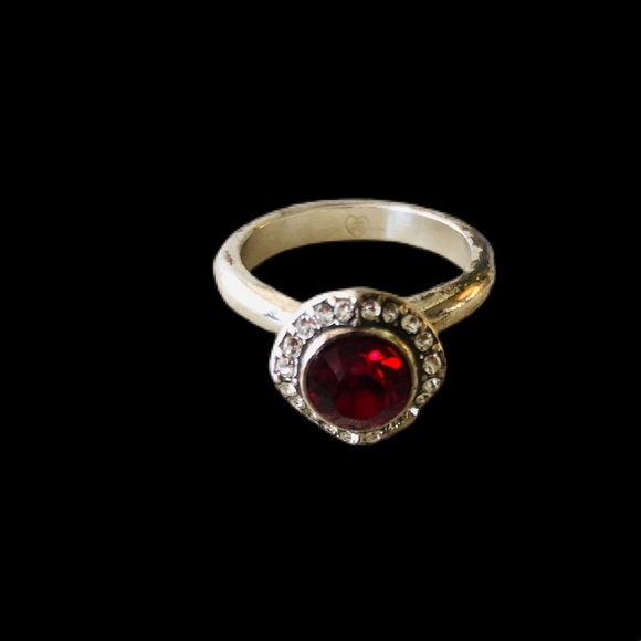 Brighton ruby ring with crystals around the ring. Excellent condition. Size 7.5 - Picture 3 of 7